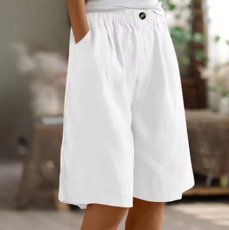 Diese weiten Damenshorts eignen sich hervorragend für aktive Freizeitgestaltung.