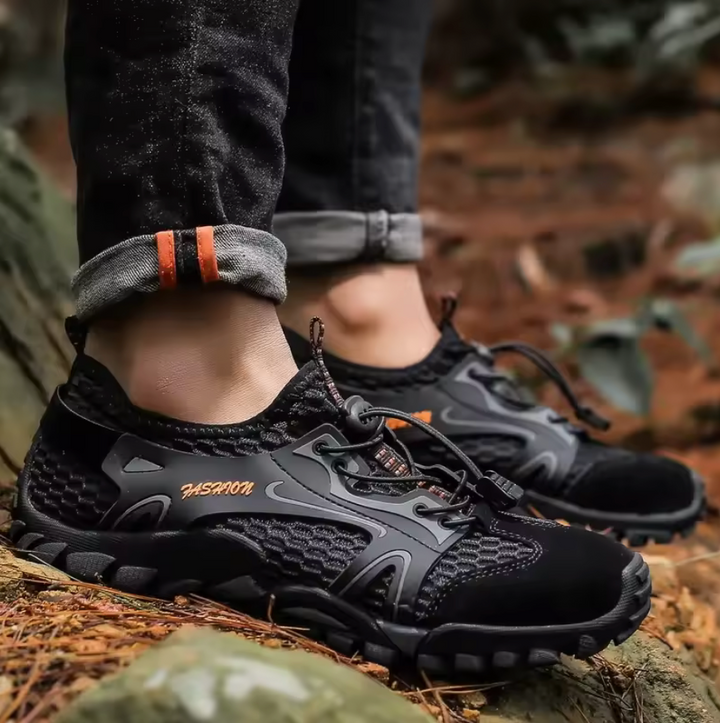 Leichte Herren Trekkingschuhe für Wanderer, bieten Komfort, sicheren Halt & Rutschfestigkeit auf Trails.