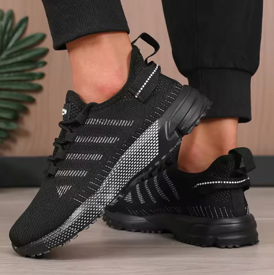 Leichte Herren Laufschuhe mit atmungsaktivem Obermaterial und gepolsterter Sohle für optimalen Komfort und Halt.