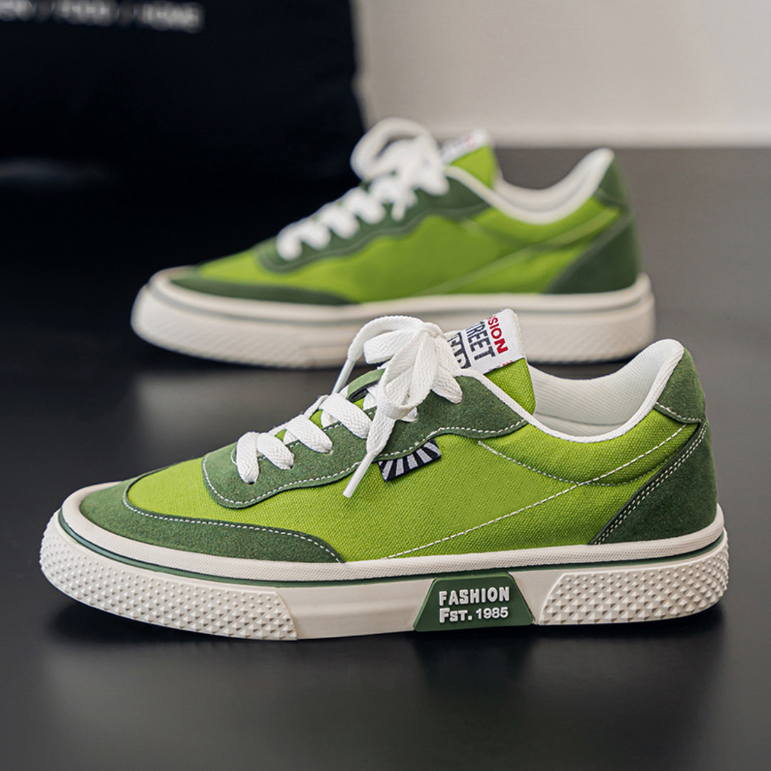 Stilvolle Herren Skater-Sneaker für bequemen Alltagskomfort, ideal als Freizeitschuh.