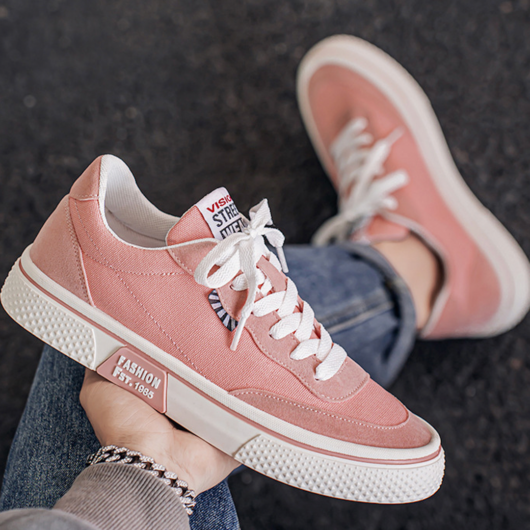 Modische Herren Skater-Sneaker in verschiedenen Farben, strapazierfähige Alltagsschuhe bieten besten Tragekomfort.