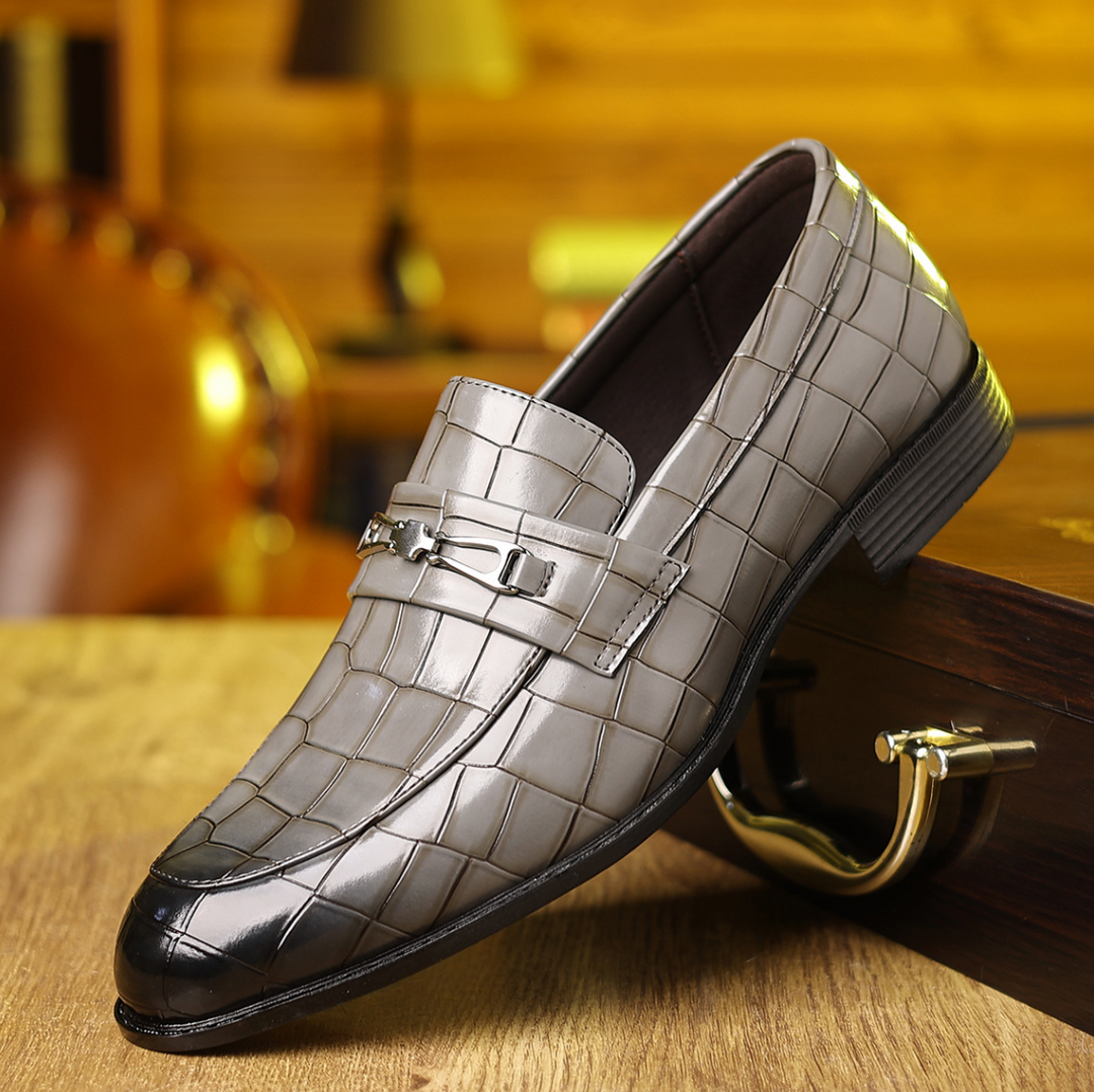 Stilvolle Herren Mokassins mit spitzer Kappe, ideal als Business- oder formelle Anzugschuhe.