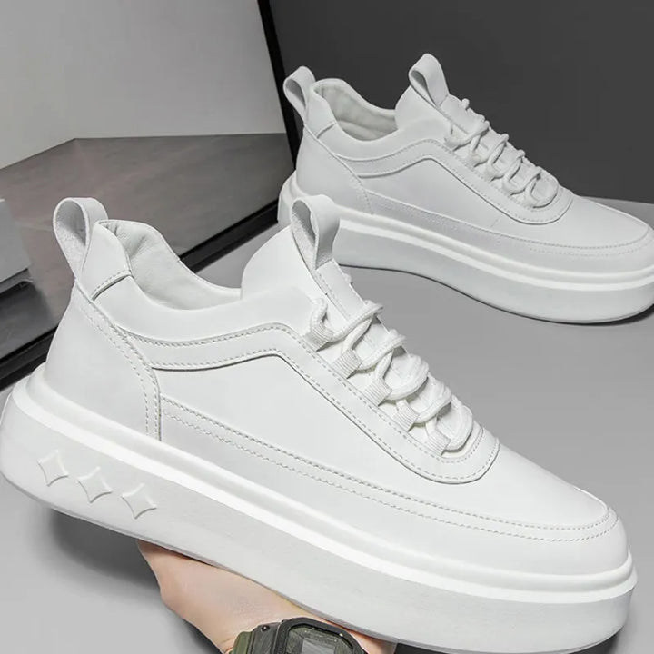 Modische Herrenschuhe: Sneaker mit integrierter Höhenzunahme. Ideal für einen selbstbewussten, eleganten Look.