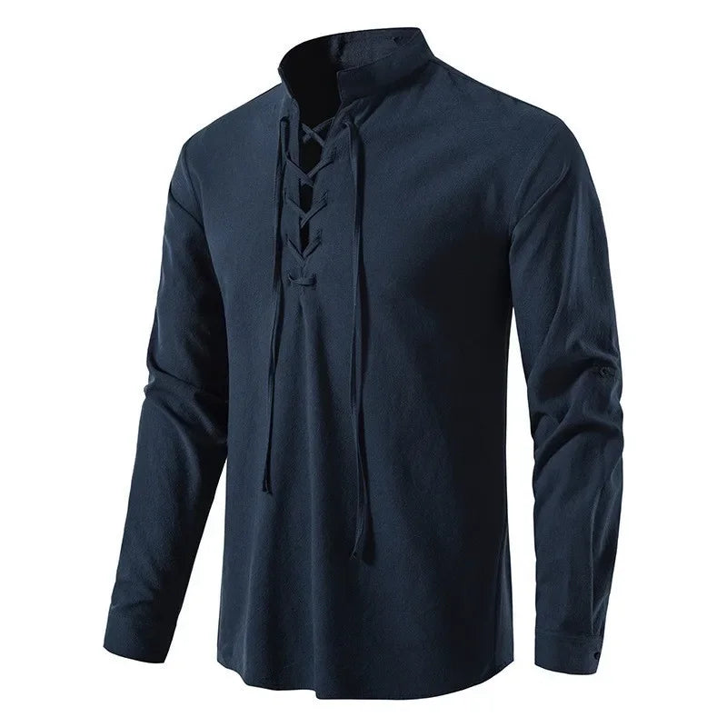 Beiges lässiges Herrenhemd, Relaxed Fit, perfekt für Freizeit und Urlaub, im sommerlichen Boho-Stil.