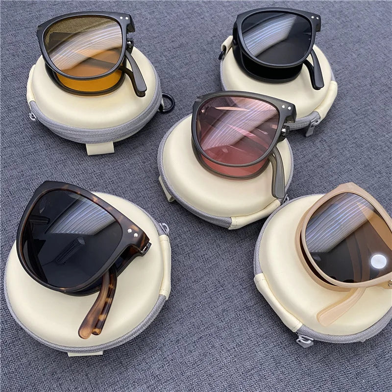 Fashion-Statement faltbare Unisex Sonnenbrille. Retro-Look, elegant, UV400 Schutz, Must-have Sommer-Accessoire.