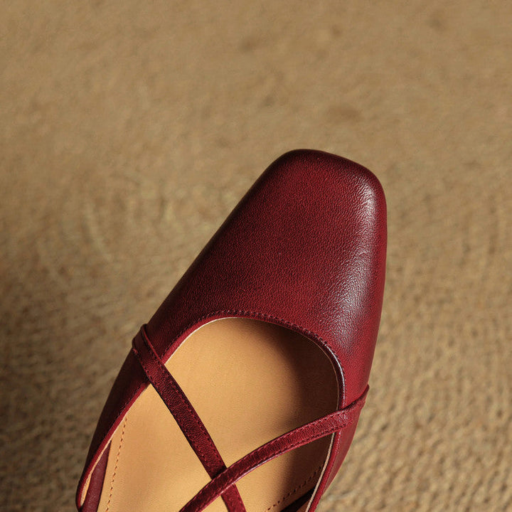 Stilvolle Damenschuhe: Pumps mit Riemchen, Blockabsatz – Eleganz & Tragekomfort.