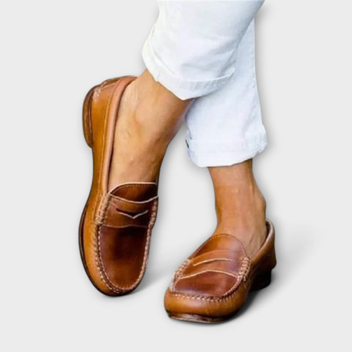 Klassische hellbraune Damen Loafer; bequeme Damenschuhe mit rutschfester Sohle für Alltag & Büro.