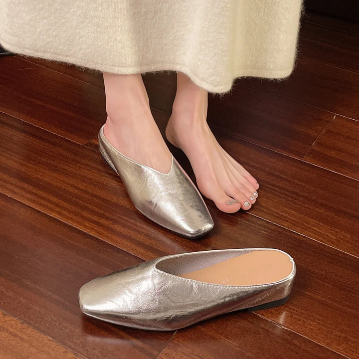 Vielseitige Damen Slipper, flach, mit niedrigem Schnitt & stützender Sohle. Perfekt für Büro & Stadtbummel.