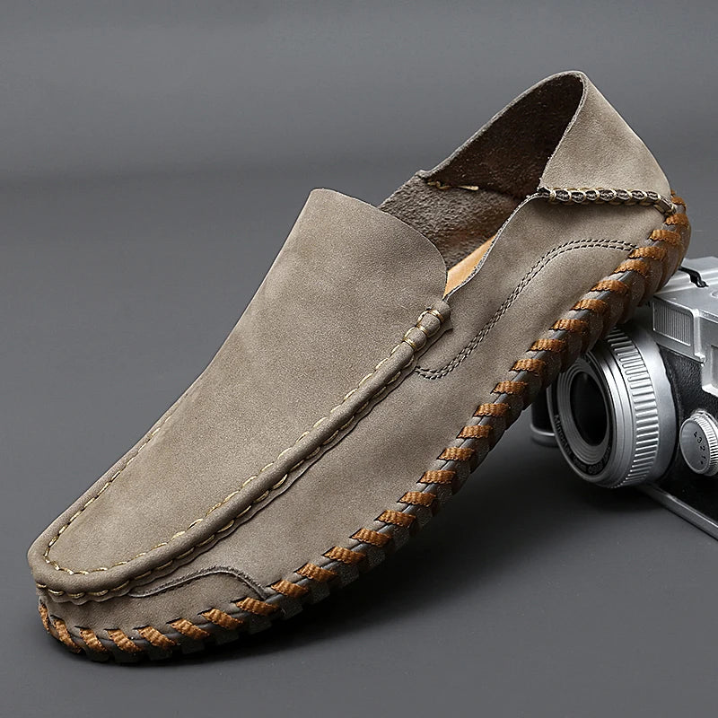 Herren Slipper: Business Casual Slip-Ons mit feinen Nähten; perfekt für Büro & Freizeit.