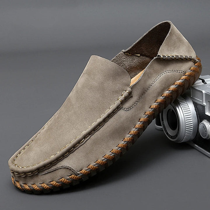 Herren Slipper: Business Casual Slip-Ons mit feinen Nähten; perfekt für Büro & Freizeit.