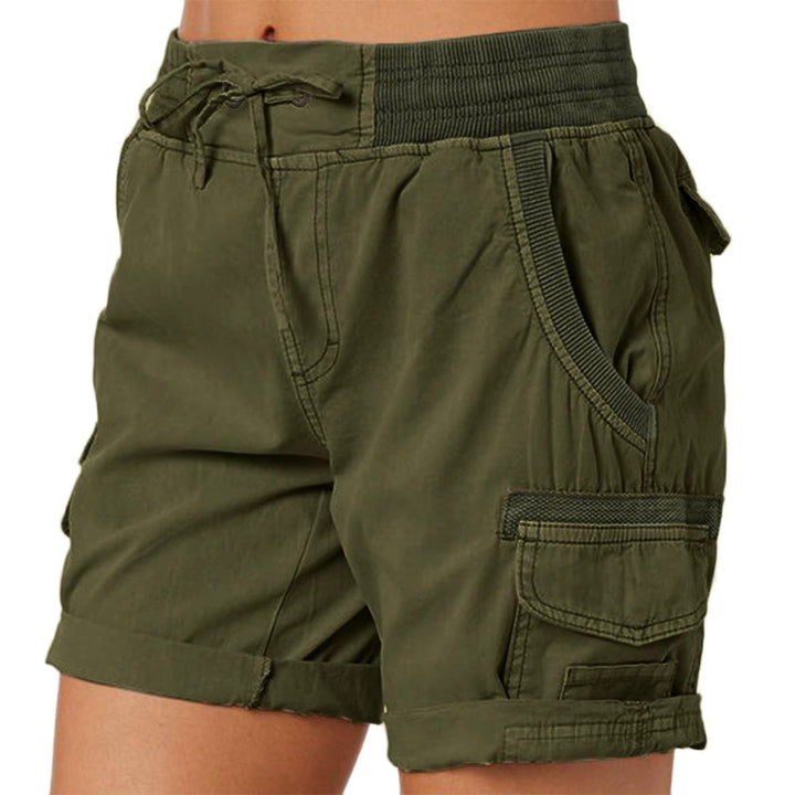 Weiche Damen Sommershorts mit niedriger Taille und praktischen Seitentaschen, ideal für lässige Sommermode.