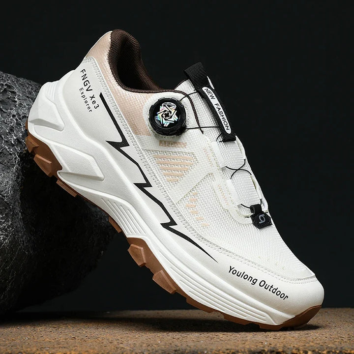 Von oben gesehen: Komfortable Herren Wanderschuhe mit Drehverschluss & geräumigem Zehenbereich für Trailrunning.
