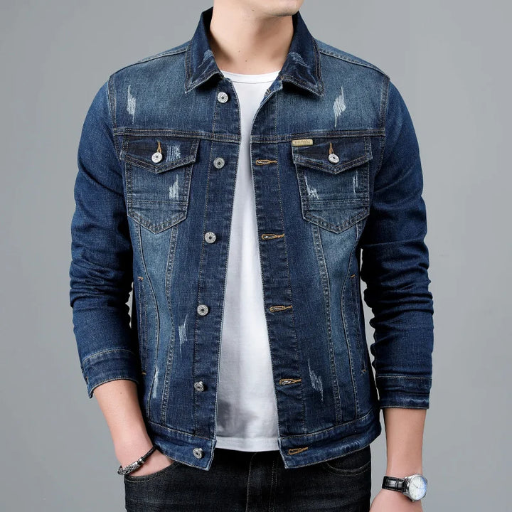 Trendige blaue Herren Jeansjacke, Langarm, modische Oberbekleidung für lässige Streetwear-Looks.