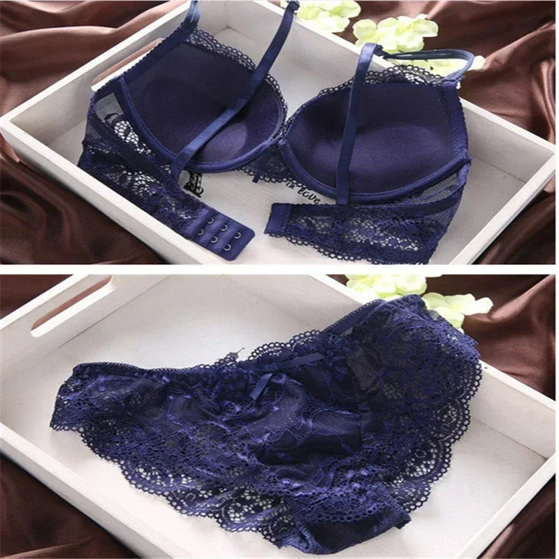 Passender transparenter Damen Slip mit floraler Spitze zum Push-up Dessous Set.