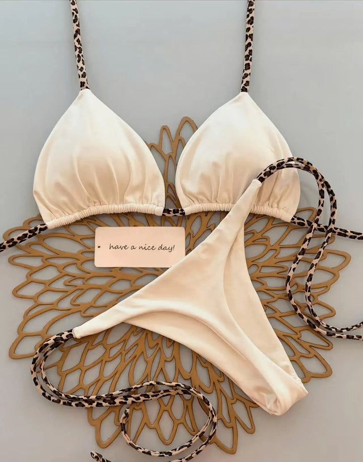 Auffälliges Leopardenmuster Damen Bikini-Set Tanga. Fashion Swimwear für Sommerstrand & Pool.