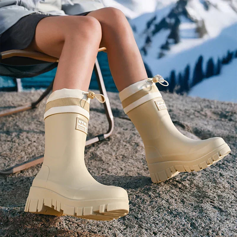 Komfortable Arlena Retro-Gummistiefel, wasserdicht & rutschfest, unverzichtbar für Regentage.