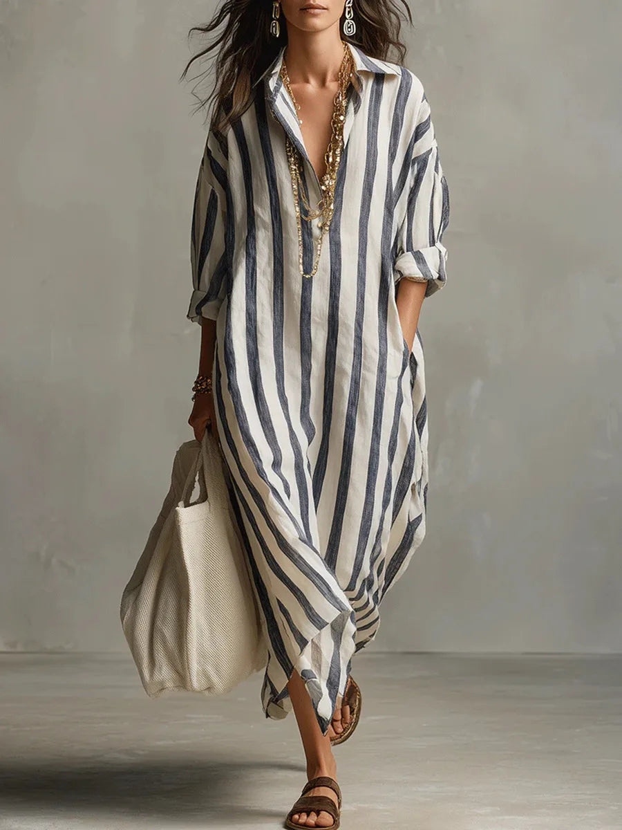 Lässiges Damen Sommerkleid mit Streifen, V-Ausschnitt und Dreiviertelarm. Ideal für Freizeit und Sommermode.