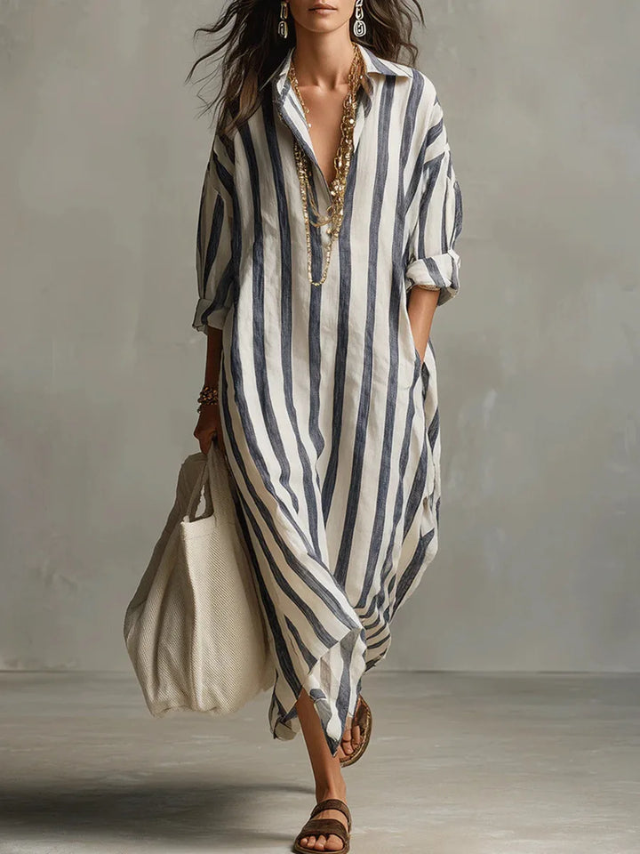 Lässiges Damen Sommerkleid mit Streifen, V-Ausschnitt und Dreiviertelarm. Ideal für Freizeit und Sommermode.
