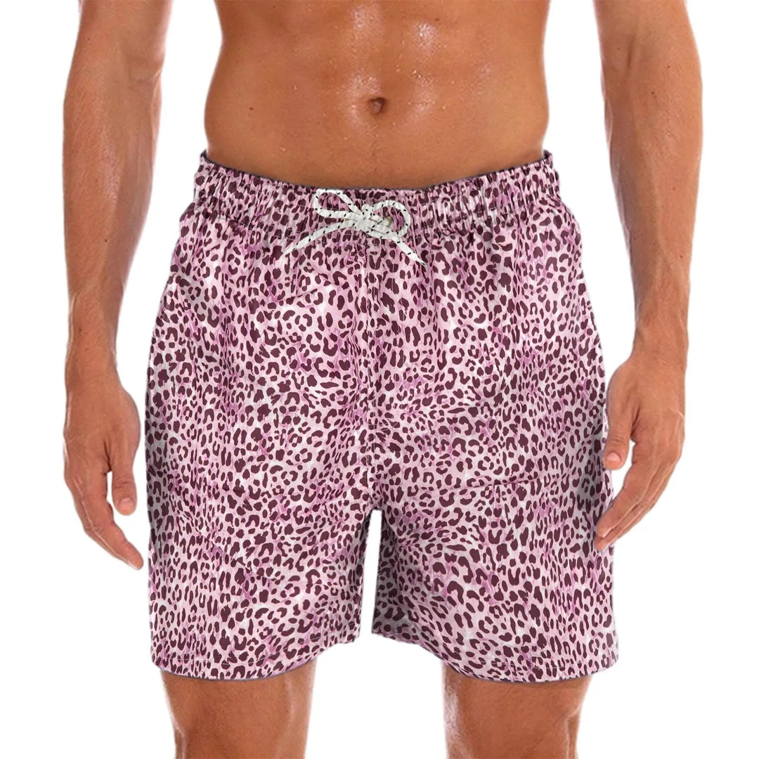 Bequeme Herren Badeshorts Milo mit fröhlichem Muster, ideal für Sommer, Urlaub & Freizeit am Strand.