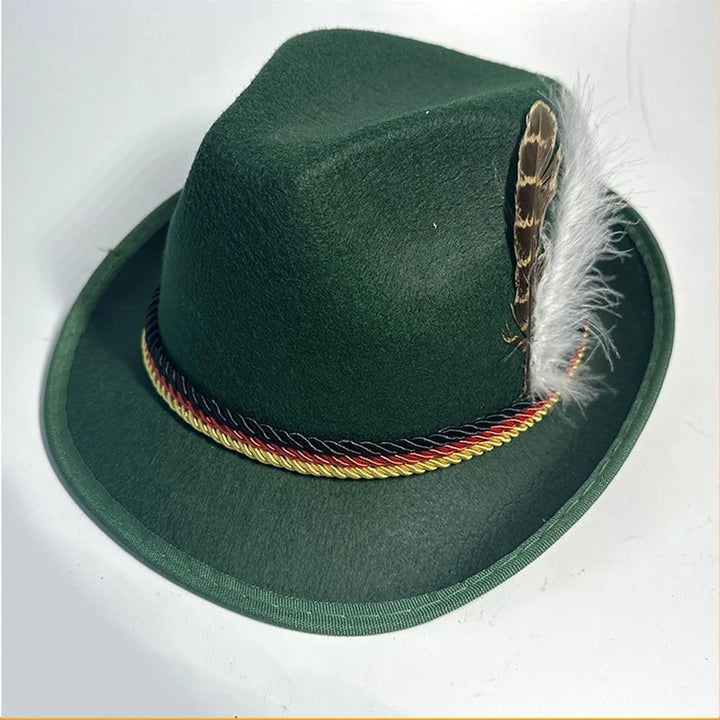 Eleganter Filz Fedora Hut für Herren mit grüner Feder, im alpinen Trachtenstil.