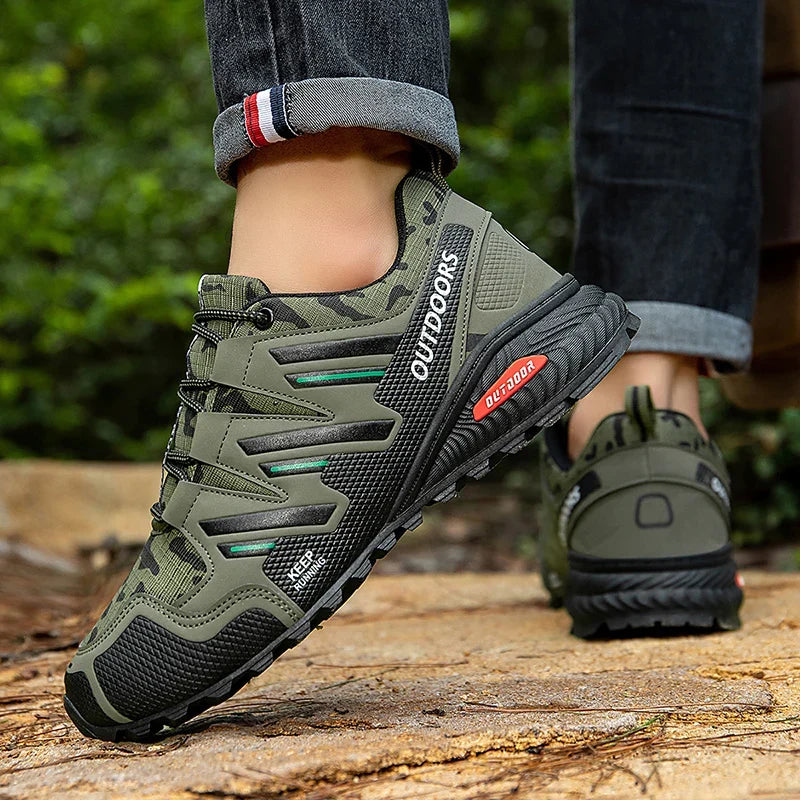 Strapazierfähige Herren-Outdoor-Schuhe. Wasserdichte Wanderschuhe für anspruchsvolles Gelände.