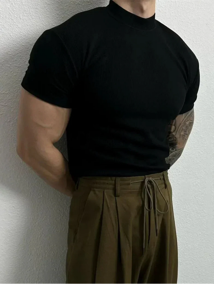 Modernes Herren Sport-T-Shirt mit Kurzarm, bequeme Passform für jede athletische Aktivität.
