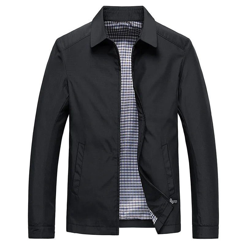 Klassische, moderne Herren Übergangsjacke in Schwarz. Vielseitige Freizeitjacke für den Alltag und Männer Mode.