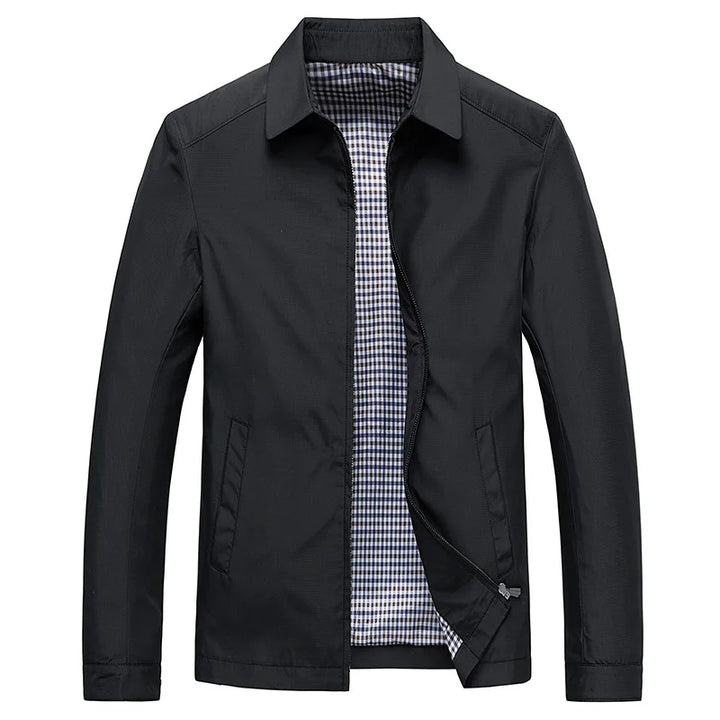 Klassische, moderne Herren Übergangsjacke in Schwarz. Vielseitige Freizeitjacke für den Alltag und Männer Mode.