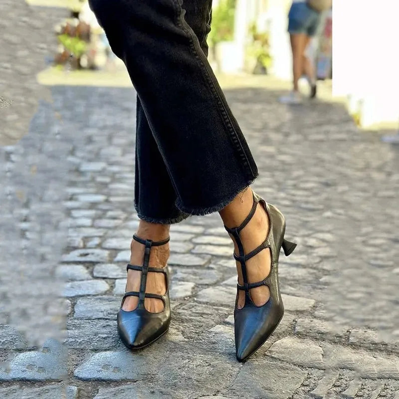 Elegante Damen Stiletto Pumps mit spitzer Zehenpartie. Perfekt für Sommerabende und Partys.