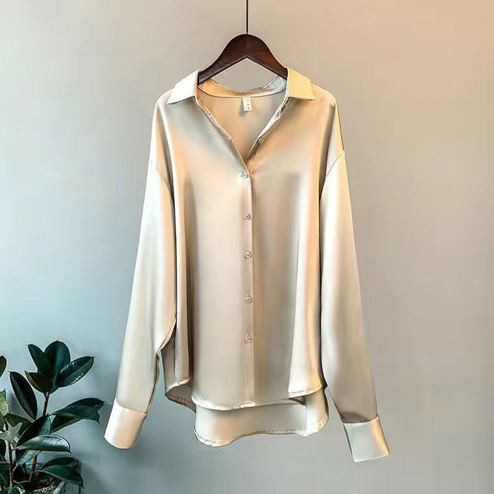 Zeitlose Damenbluse mit langen Ärmeln und eleganter Knopfleiste, vielseitig kombinierbar.