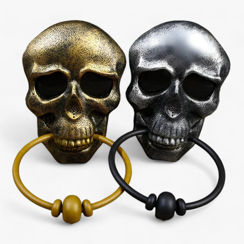 Detailreicher Totenkopf-Türklopfer mit beleuchteten LED-Augen und Grusel-Soundeffekten für Halloween Party Deko.