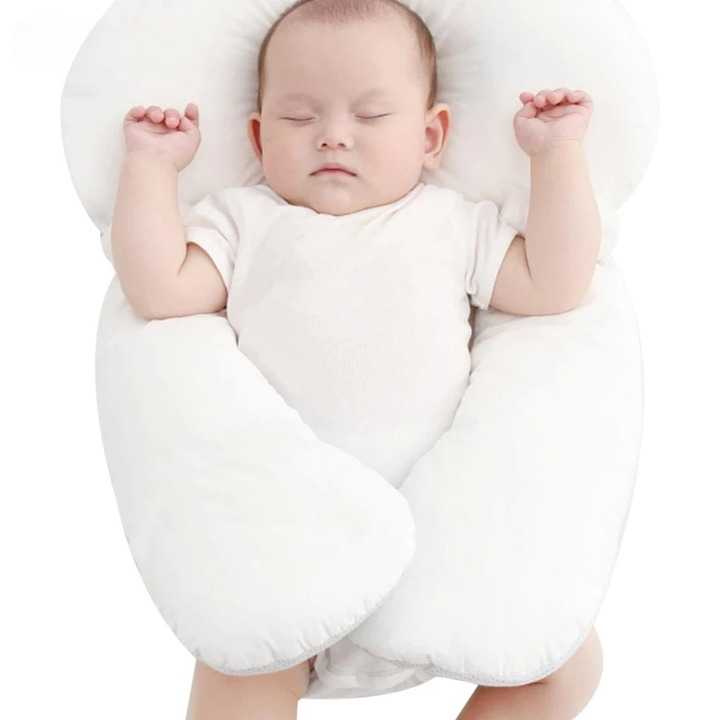 Hypoallergenes Babykissen aus Bio-Baumwolle für Neugeborene. Fördert ruhigen Schlaf und gesunde Entwicklung.