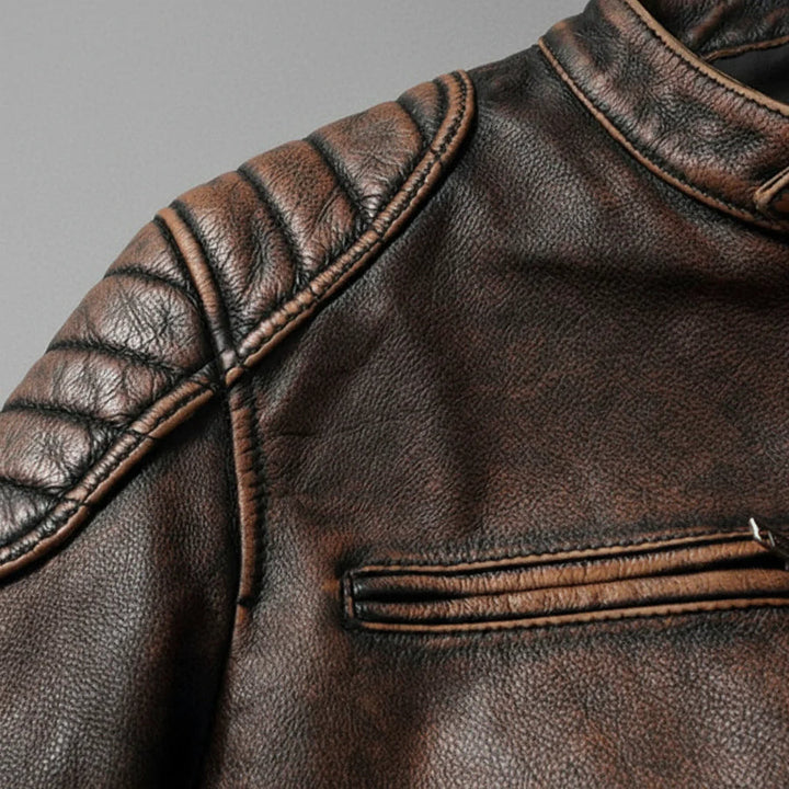 Warme Übergangsjacke aus Leder für Herren, stilvoll & schützend bei wechselhaftem Wetter.
