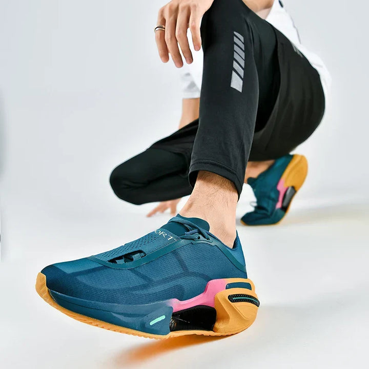 Vielseitige Herrenschuhe: Sneaker mit Komfort-Dämpfung, Stabilität und optimaler Traktion.