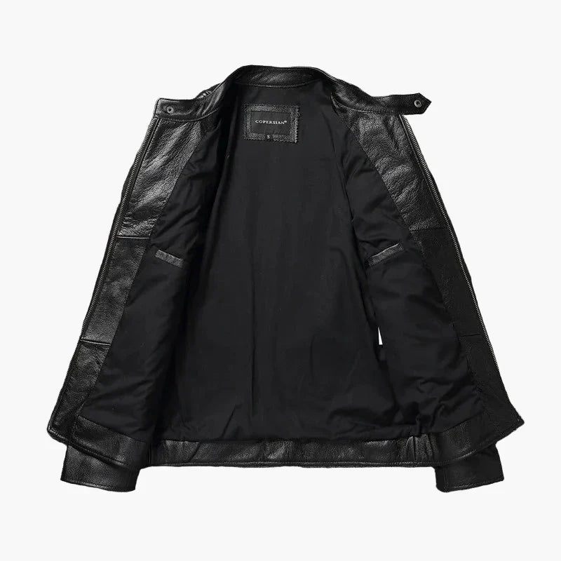 Detailansicht: Hochwertige schwarze Herren Bikerjacke im Slim Fit. Stilvolle Motorradjacke für modebewusste Männer.