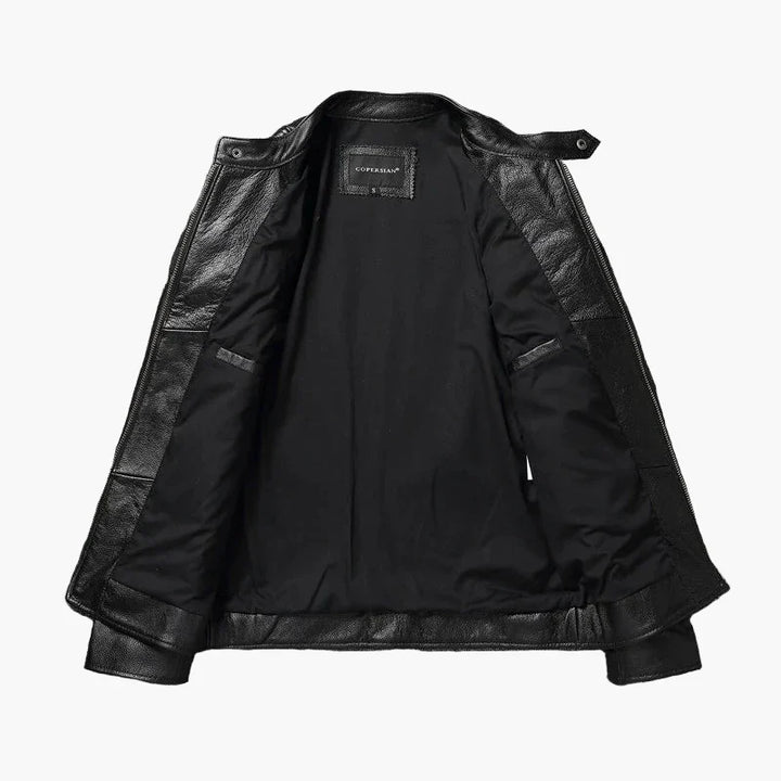 Detailansicht: Hochwertige schwarze Herren Bikerjacke im Slim Fit. Stilvolle Motorradjacke für modebewusste Männer.