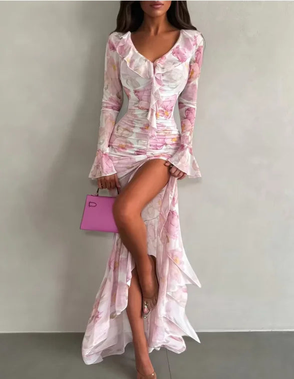 Stylisches Damen Blumenkleid mit V-Ausschnitt, kurzen Flatterärmeln und elegantem Plisseerock.