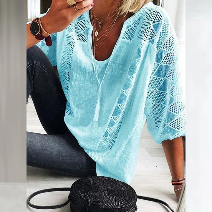 Vielseitige Damenbluse: Elegant mit Spitze, V-Ausschnitt & Kurzarm. Ideal für Sommer & Freizeitmode.