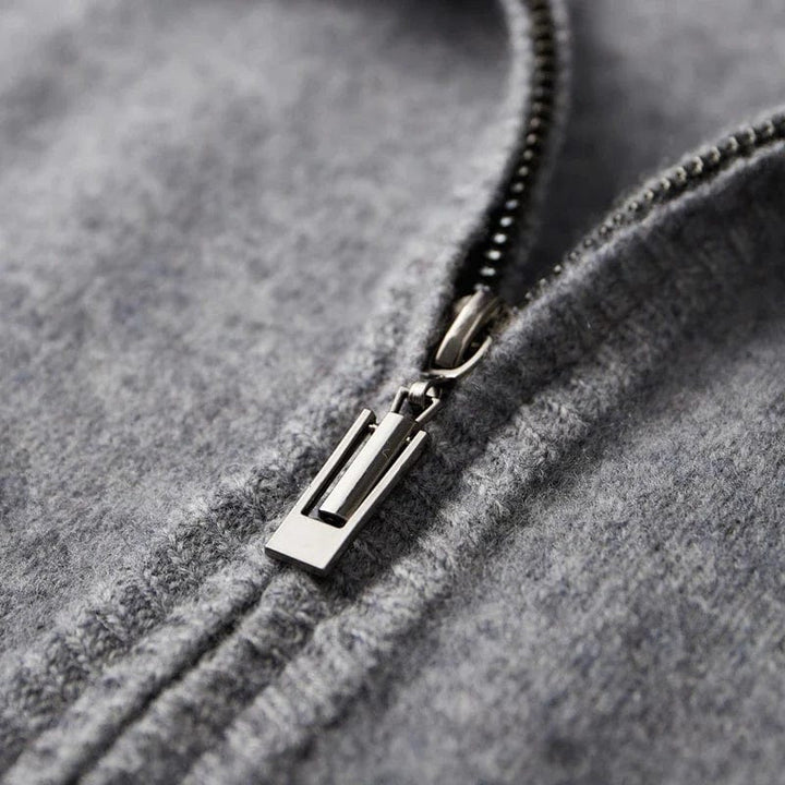 Produktbild: Klassische marineblaue Herrenjacke, als vielseitige Übergangsjacke auf Bügel präsentiert.
