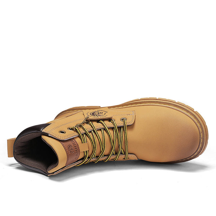 Nahaufnahme des wasserdichten Materials der Herren Schnürstiefel. Bietet Schutz bei jedem Wetter draußen.