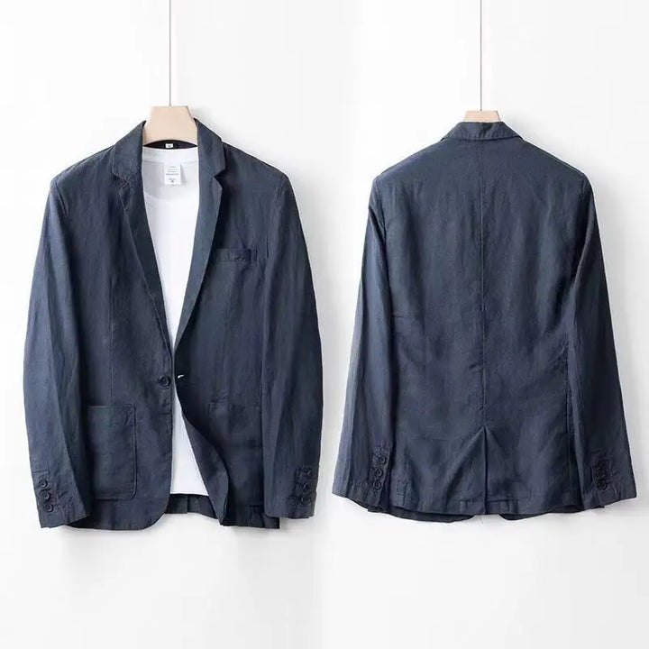 Nahaufnahme des Sakko-Revers: Elegantes Design des Revers vom Herren Anzug Sakko, hochwertige Verarbeitung und Details.