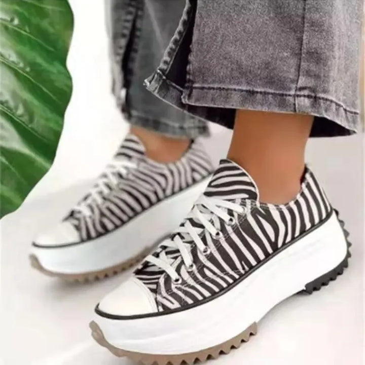 Bequeme Damen Plateau-Leinenschuhe mit dickem Absatz, erhältlich in Leopard- & Zebra-Muster.