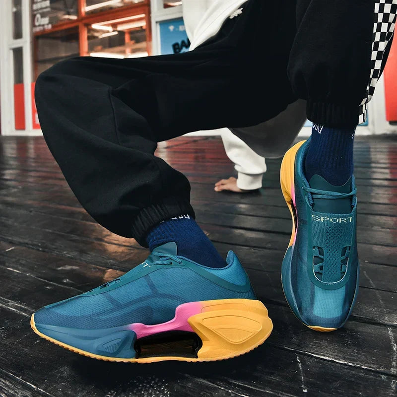 Leichte Herren Komfortschuhe: Sneaker mit reaktionsfreudiger Dämpfung und zuverlässiger Traktion.