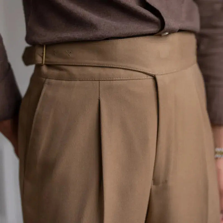 Elegante schwarze Herren Vintage Hose im britischen Stil, perfekt für Büro und Alltag.