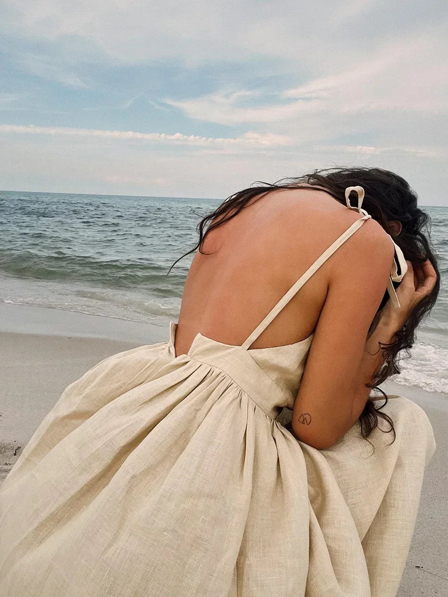 Bequemes, leichtes und luftiges Damen Trägerkleid, V-Ausschnitt, optimal für warme Sommertage und Urlaub.