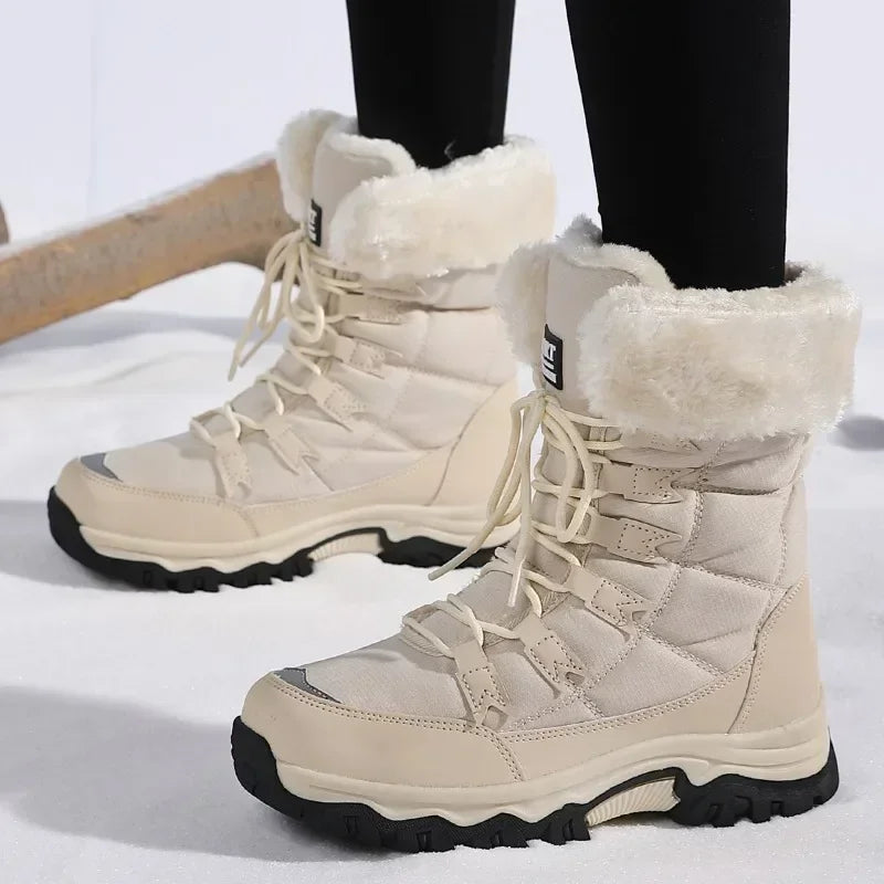 Warme, rutschfeste Damen Schneestiefel in elegantem Design. Bequeme Outdoor-Winterstiefel für optimalen Tragekomfort.