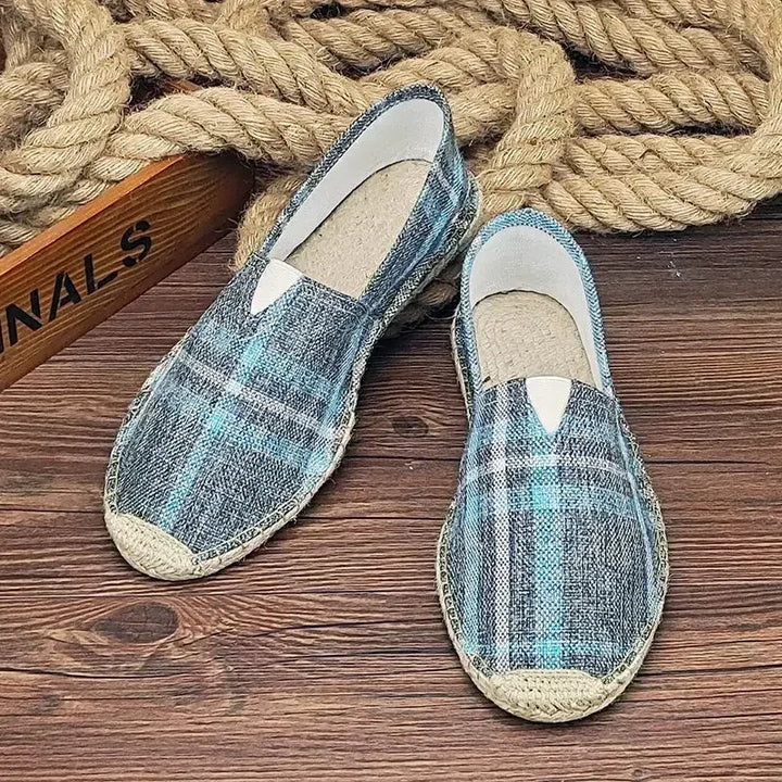 Freizeit-Herrenschuhe Elio: Espadrilles mit trendigem Graffiti-Muster für den Sommer.