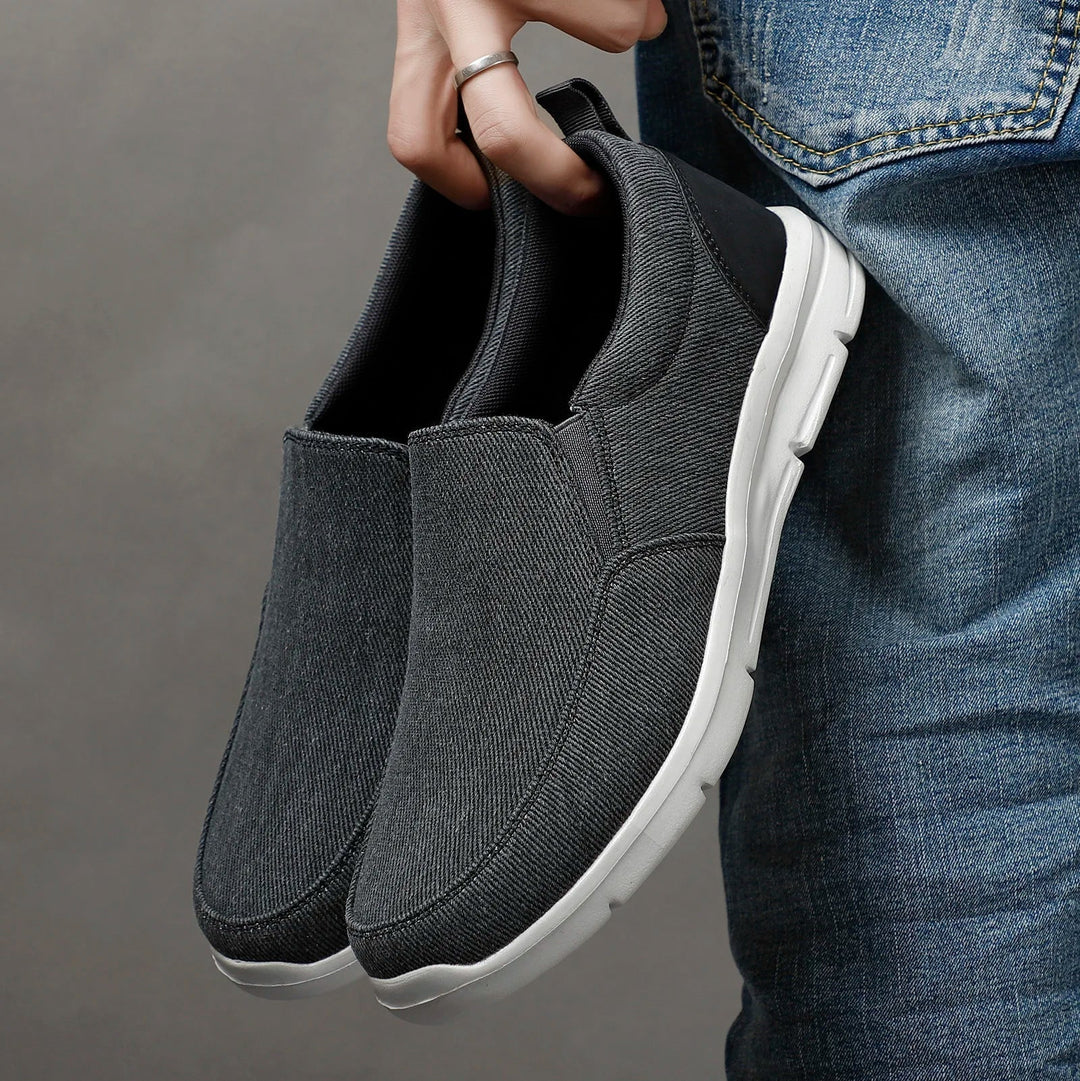 Blaue Herren Slip-On Sneaker, atmungsaktiv & leicht, mit weich gepolsterter Sohle für jeden Tag.