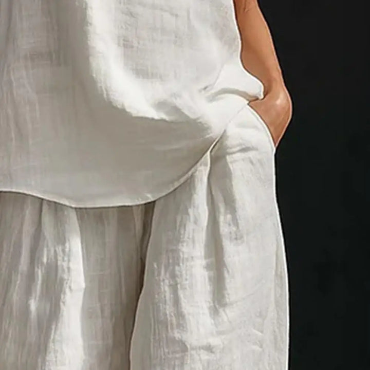 Vielseitiger Damen Zweiteiler: Fließendes V-Ausschnitt Top & High-Waist Hose. Bürotauglich, modisch & komfortabel für jede Frau.