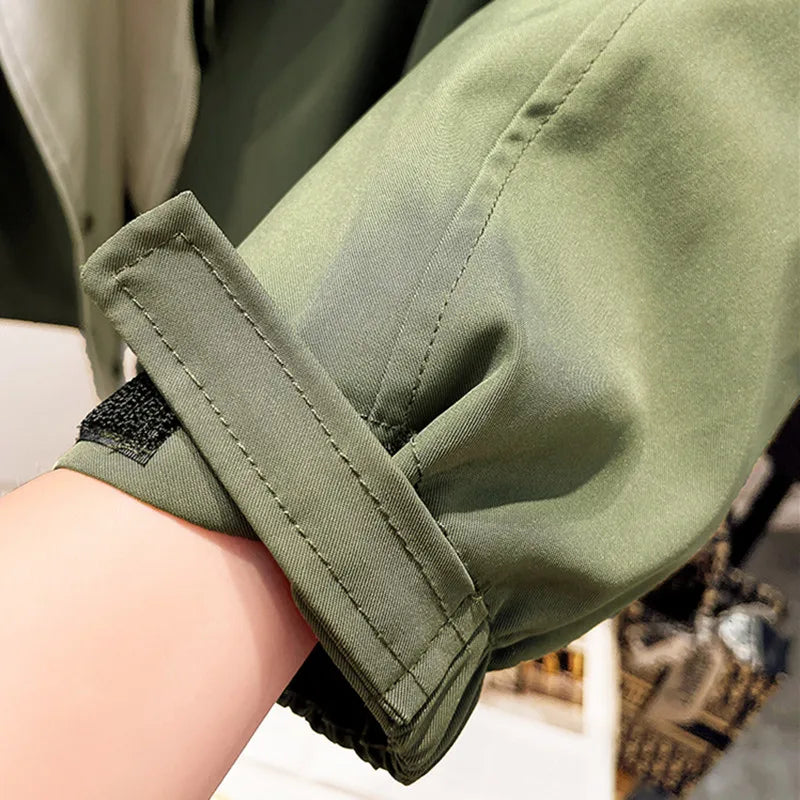Grüne Damen Casual Reißverschlussjacke, vielseitig für Alltag und Freizeit.